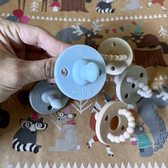 Ryan & Rose Cutie PAT Stage 1 & 2 Starter Kit + 2 Extra Pacifiers! (Value: $50) - Picture 6 of 7